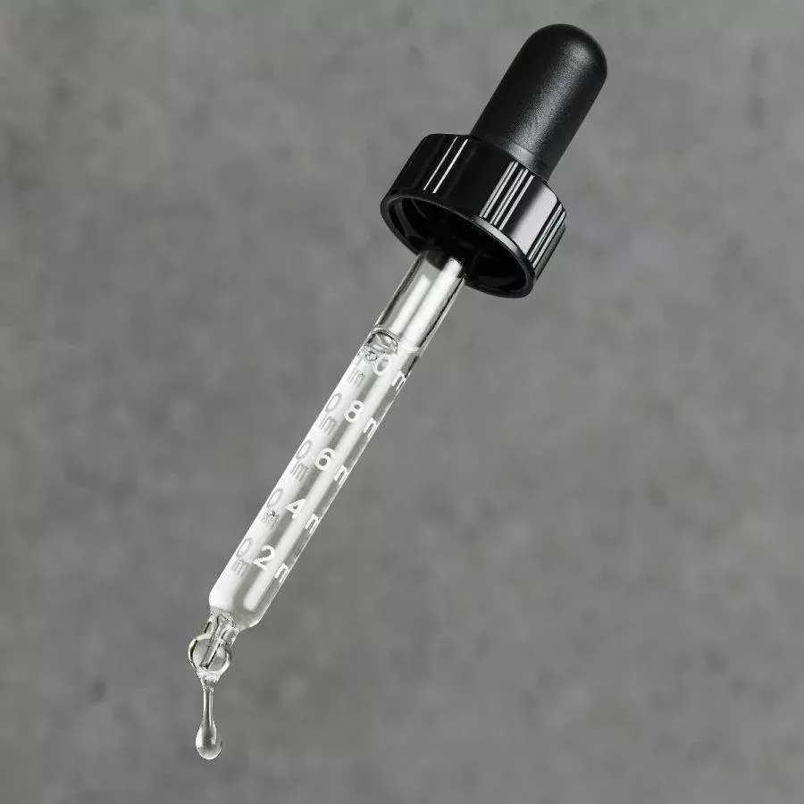 C-TETRA® LUXE (TRAVEL SIZE) - 2 - Medik8